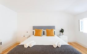 Double Room With Private Wc In Shared House In Downtown Lisbon